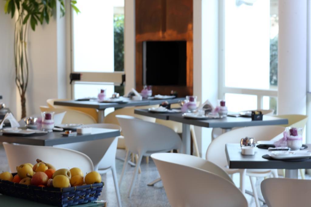 Hotel Zeffiro Sabaudia Εξωτερικό φωτογραφία